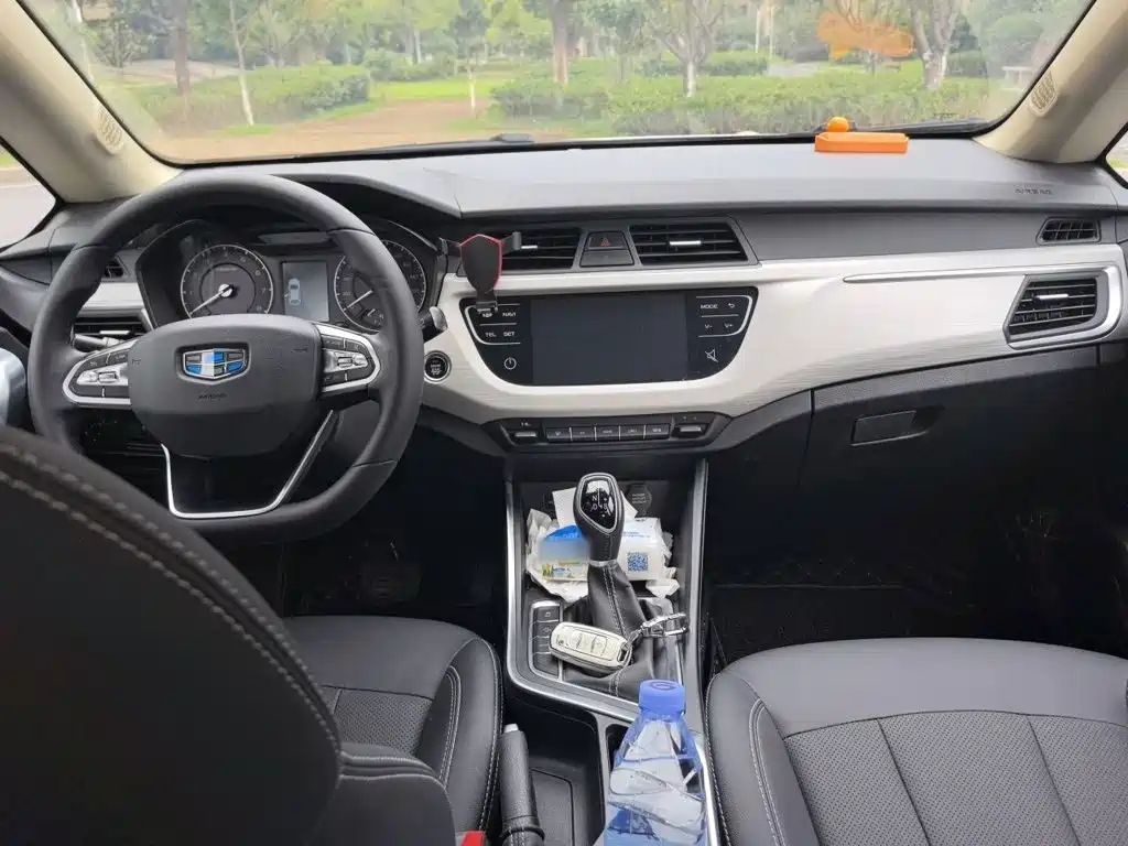 Geely Vision X3 — миниатюра 5