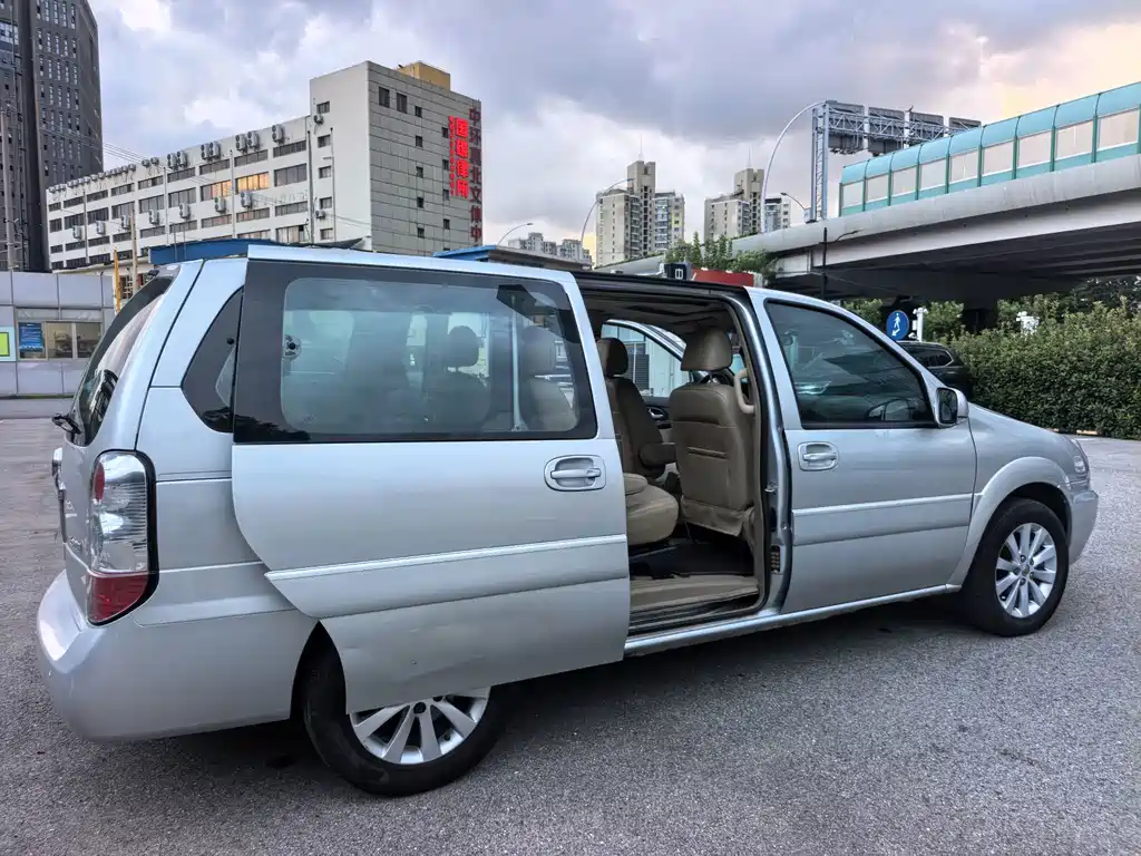 Buick GL8 — миниатюра 10