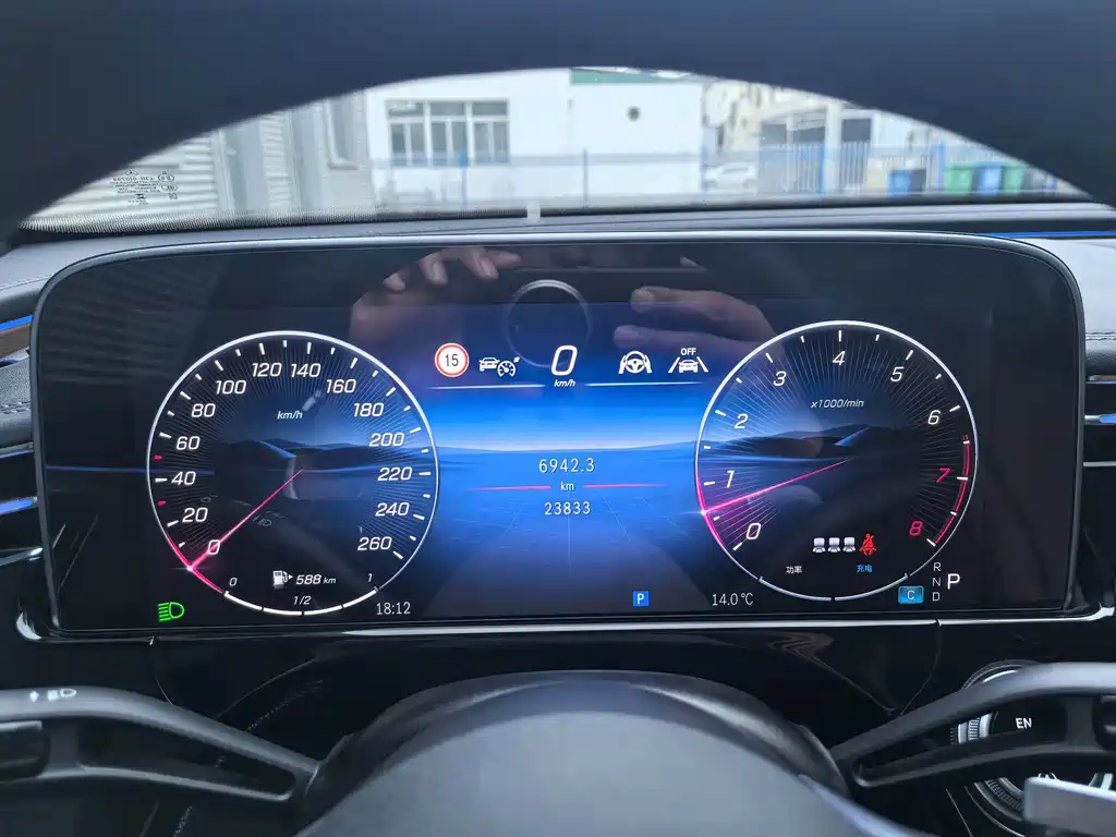 Mercedes-Benz E-Class — миниатюра 7
