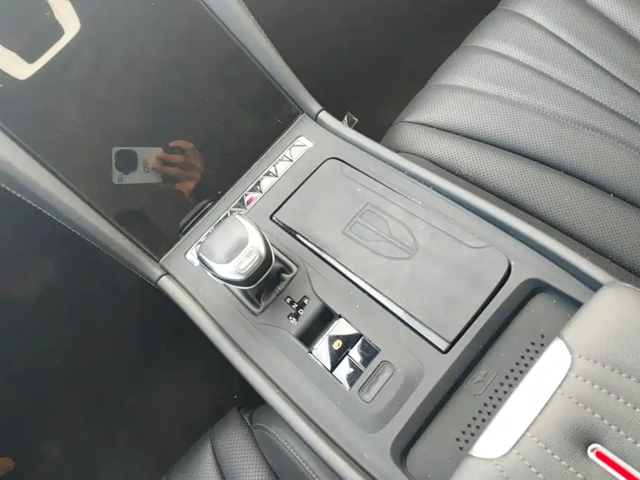 Hongqi Hongqi H5 — миниатюра 16