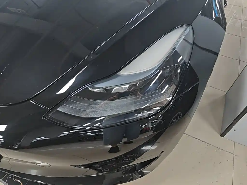 Tesla Model 3 — миниатюра 24