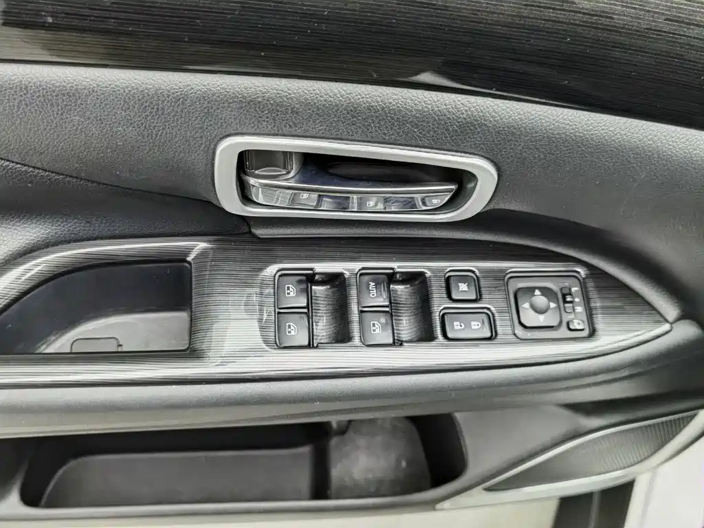 Mitsubishi Outlander — миниатюра 9
