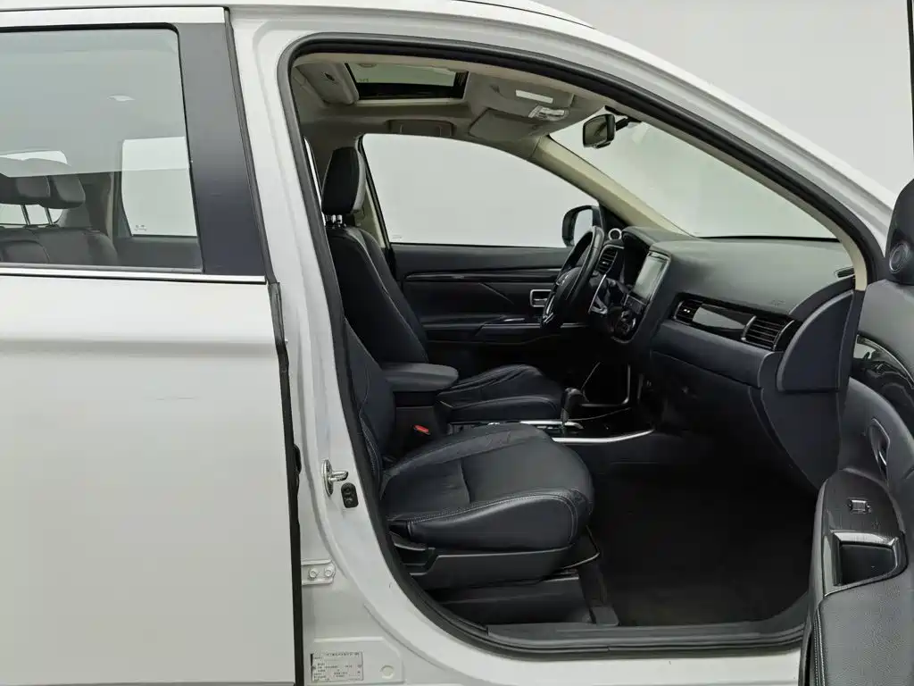 Mitsubishi Outlander — миниатюра 23