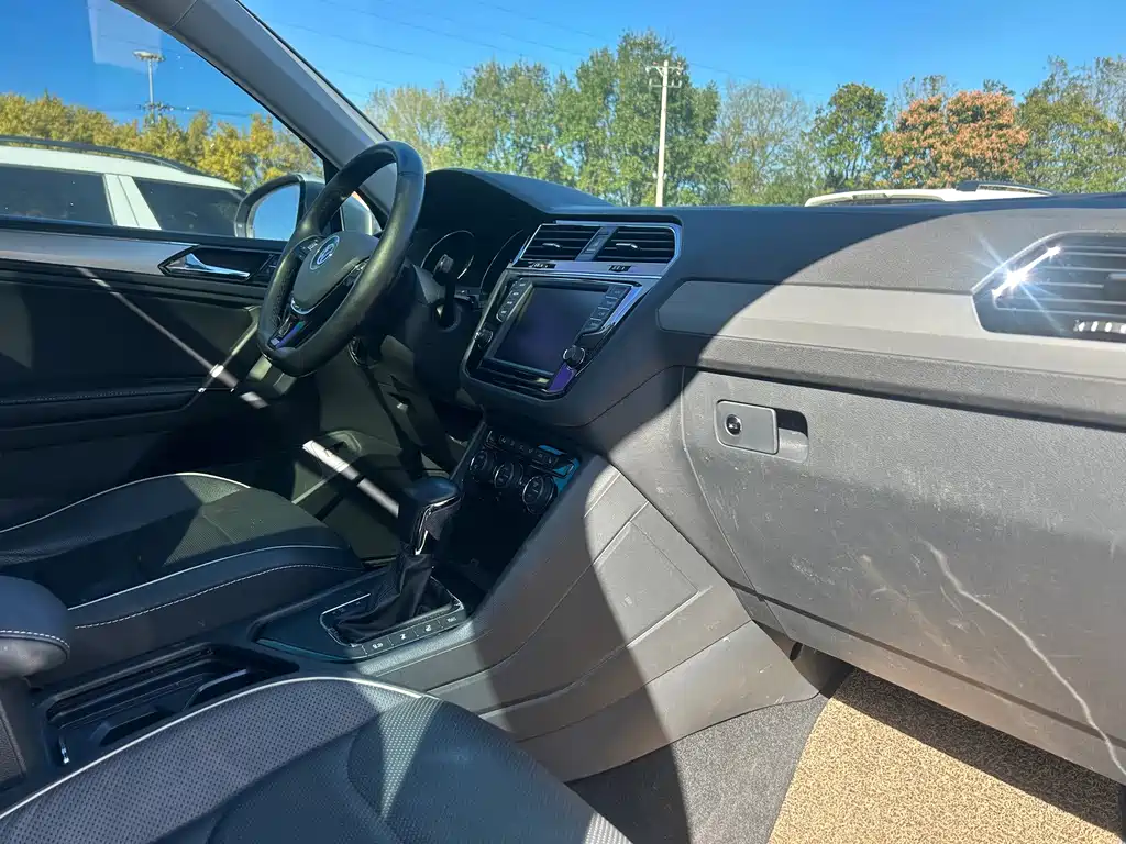 Volkswagen Tiguan L — миниатюра 27