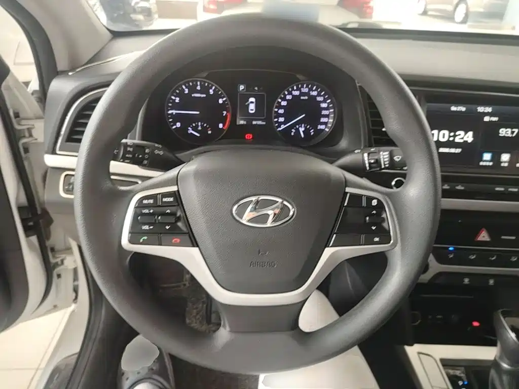 Hyundai Elantra — миниатюра 11