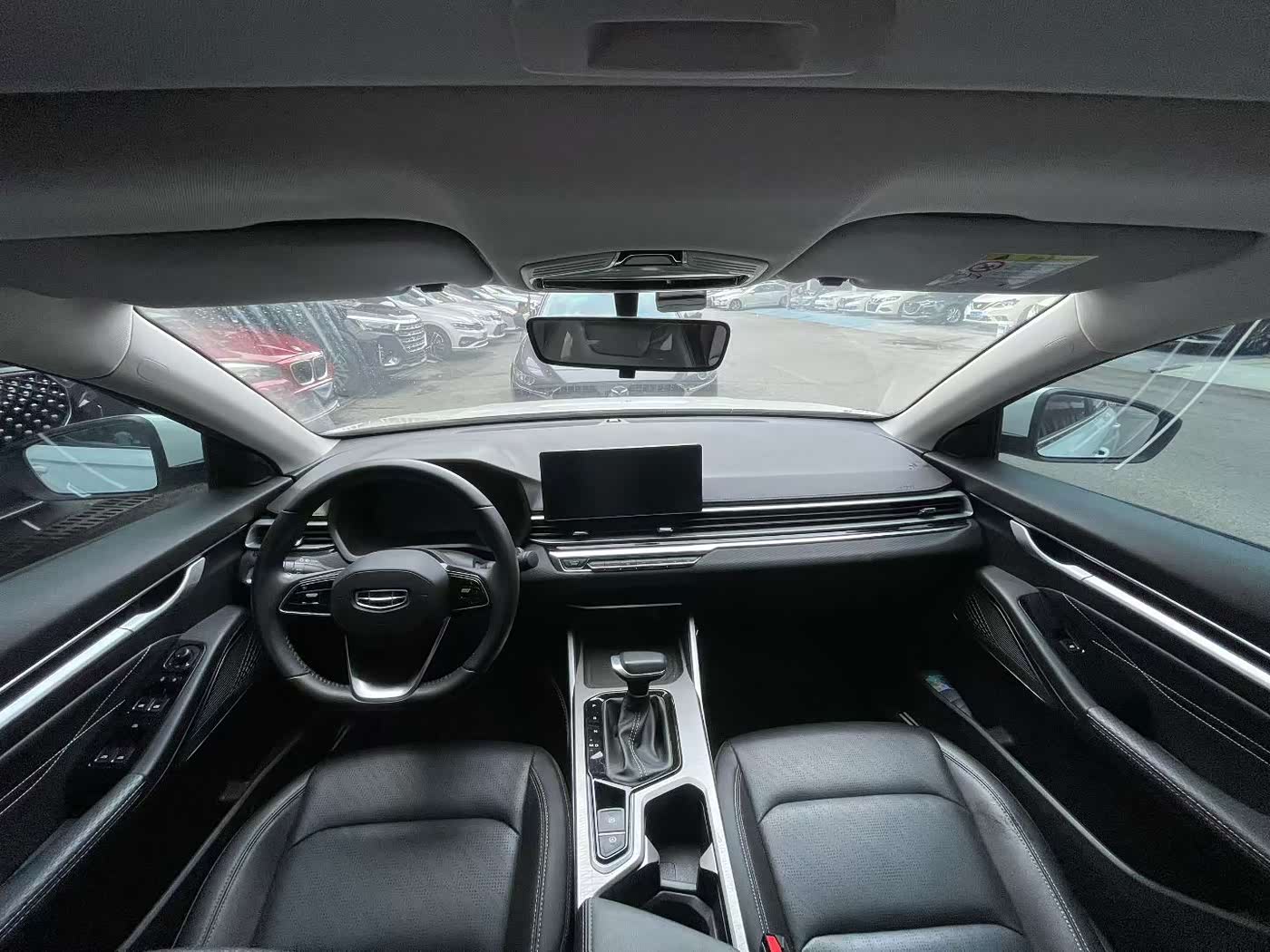 Geely Emgrand 1.5 л 2023 г. Белый, пробег 30000 км