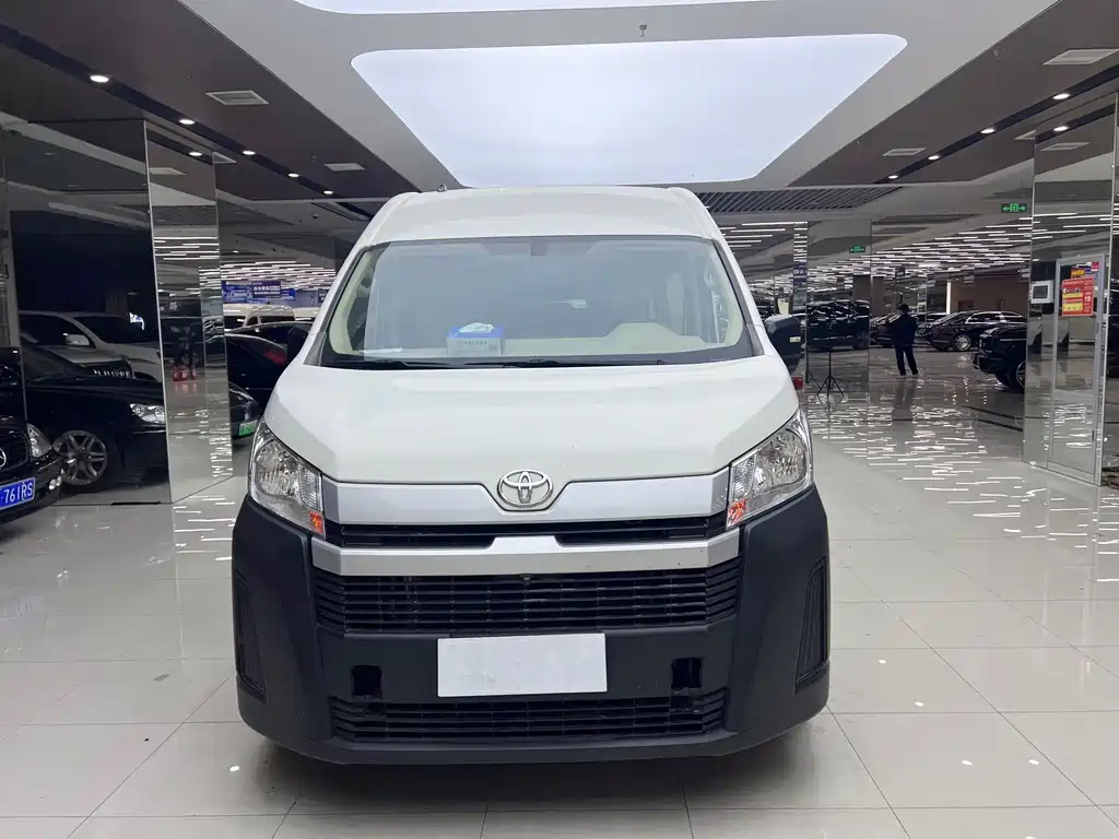 Toyota Hiace — миниатюра 2