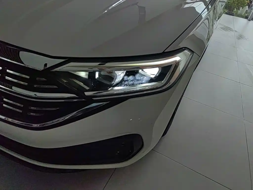 Volkswagen Sagitar — миниатюра 24