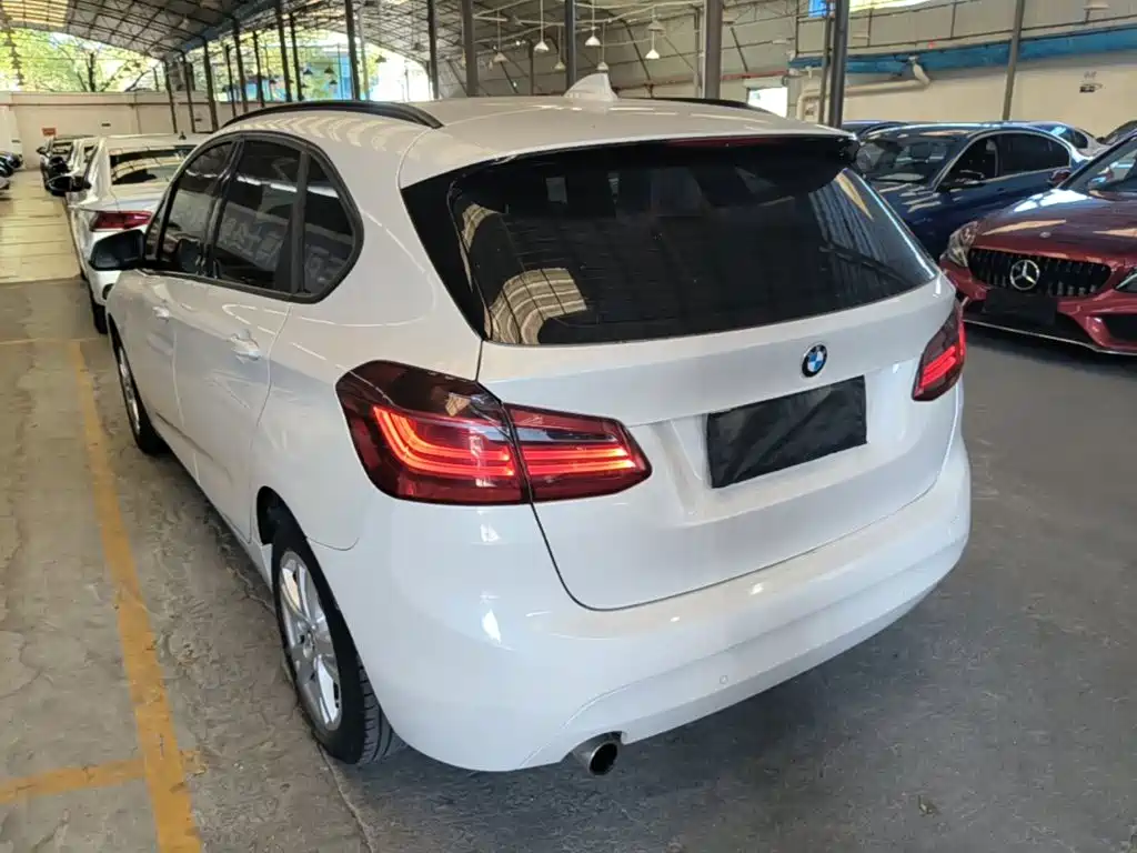 BMW 2 Series Active Tourer — миниатюра 5