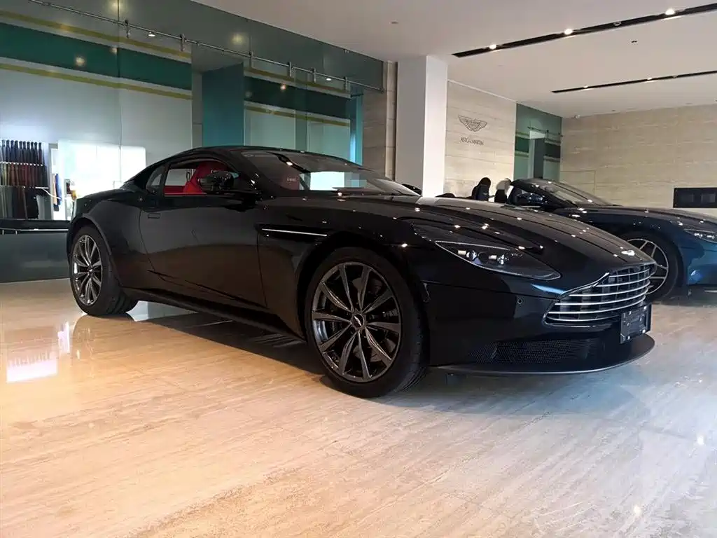 ASTON MARTIN DB11