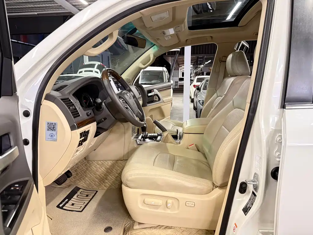 Toyota Land Cruiser 2016 5.7L