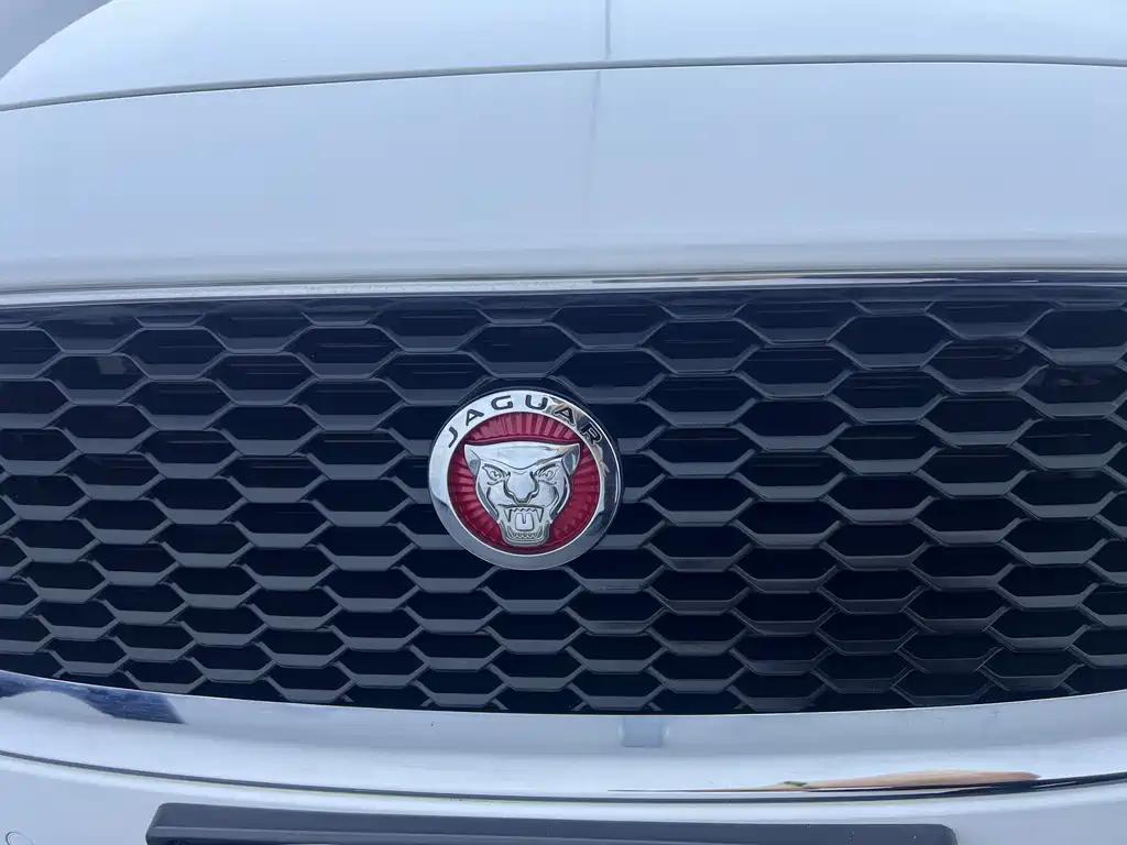 Jaguar E-PACE — миниатюра 27