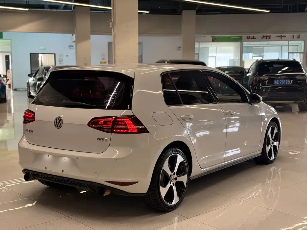 Volkswagen Golf GTI — миниатюра 5