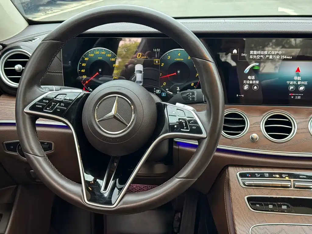 Mercedes-Benz E-Class — миниатюра 11
