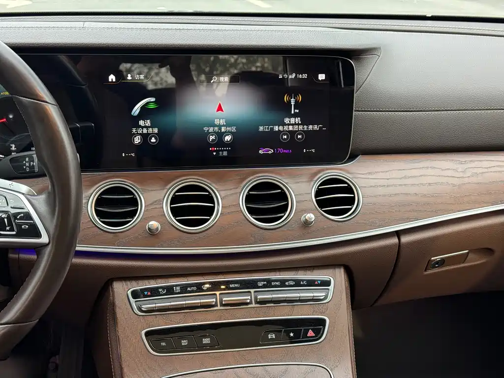 Mercedes-Benz E-Class — миниатюра 12