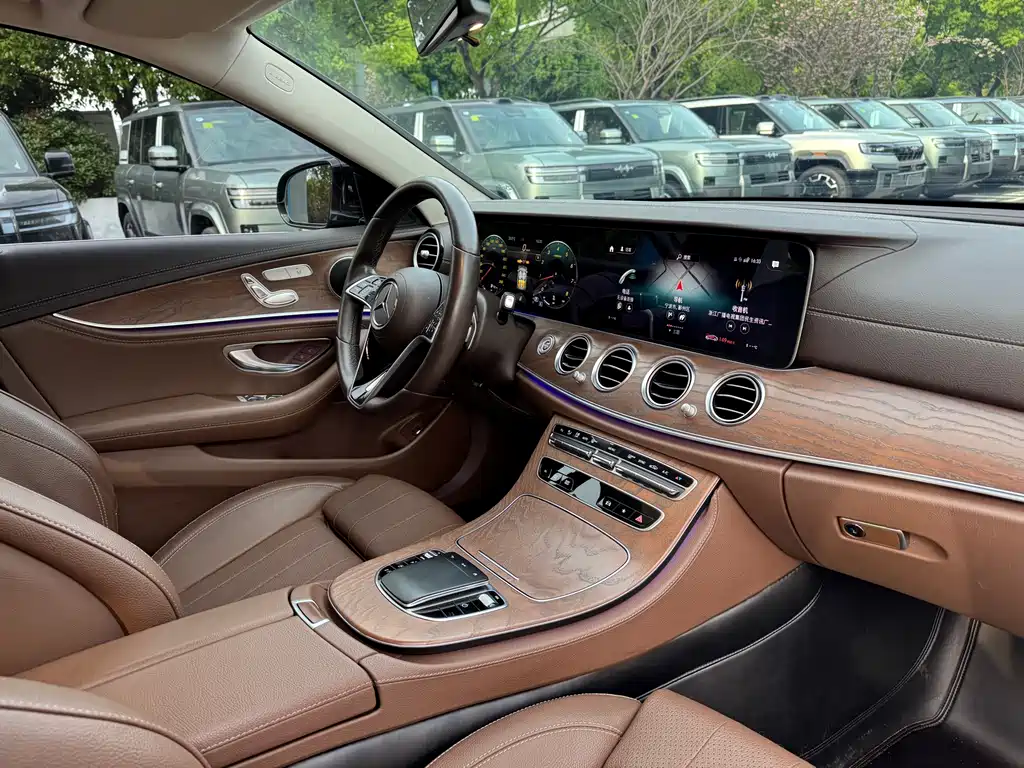 Mercedes-Benz E-Class — миниатюра 16