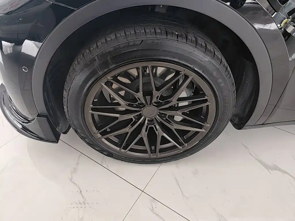 Tesla Model Y — миниатюра 23
