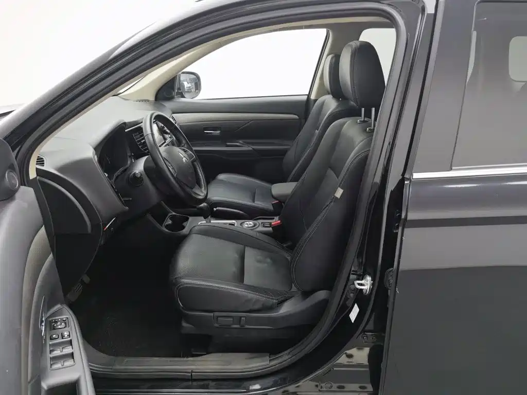 Mitsubishi Outlander (Import) — миниатюра 10