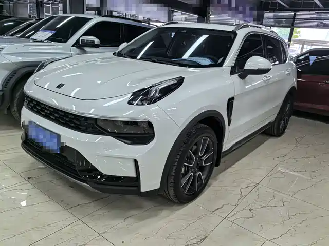 2022 Lynk & Co 01