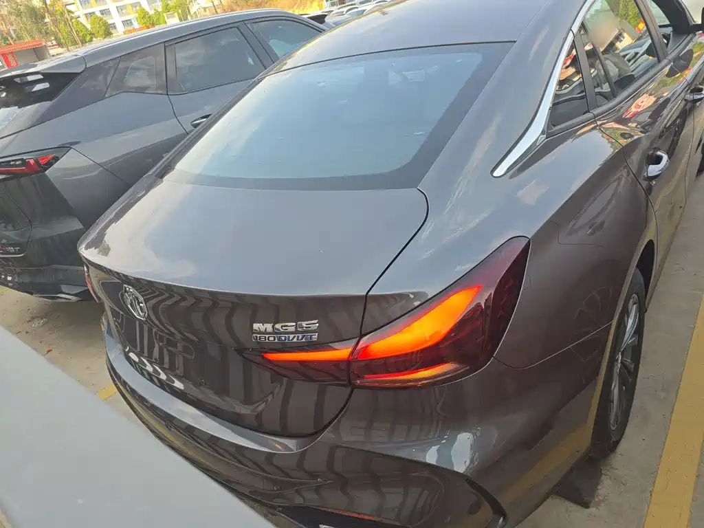 MG 5 2025 180DVVT Luxury