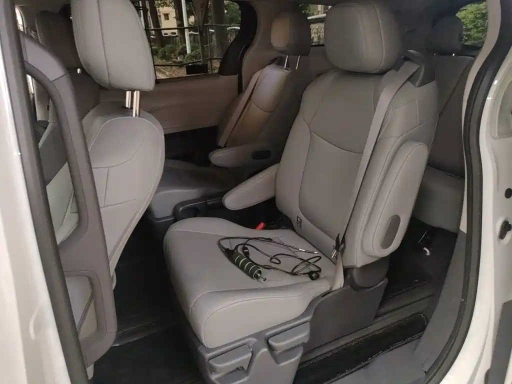 Toyota Granvia — миниатюра 13