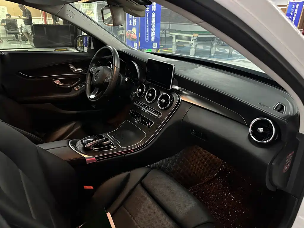 Mercedes-Benz C-Class — миниатюра 11