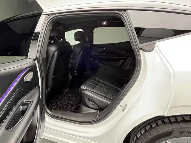 Lynk & Co 10 — миниатюра 10
