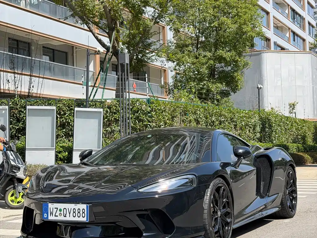McLaren GT