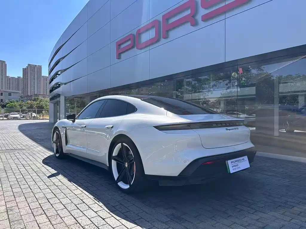 Porsche Taycan — миниатюра 4