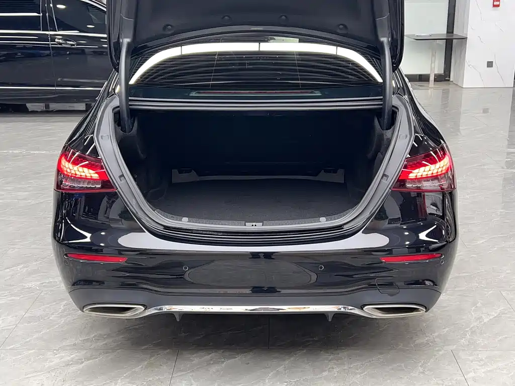 Mercedes-Benz E-Class — миниатюра 27