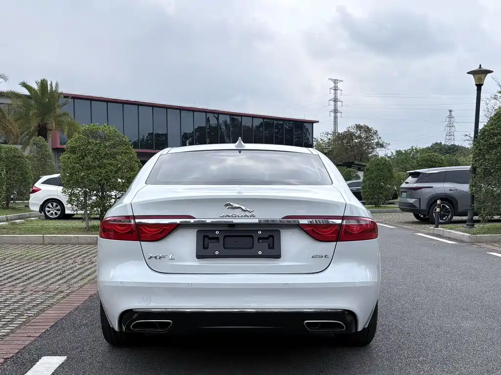 Jaguar XFL 2017 XFL 2.0T 240PS Premium