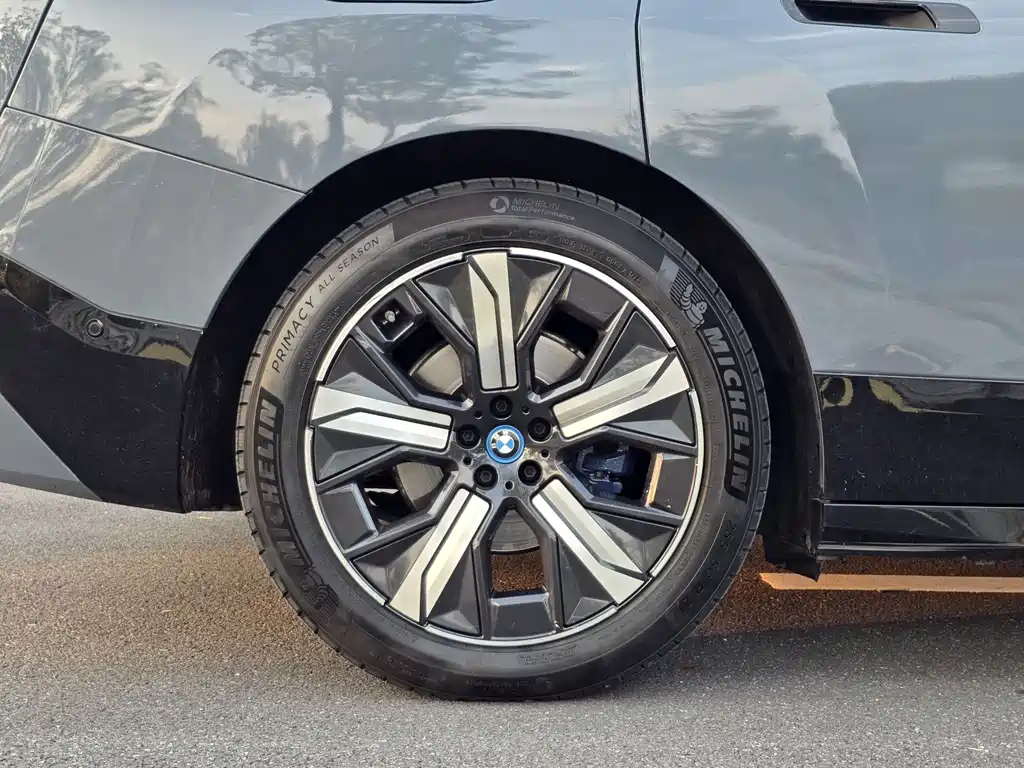 BMW iX — миниатюра 25