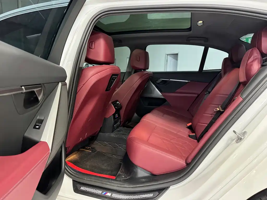 BMW 5 Series — миниатюра 6