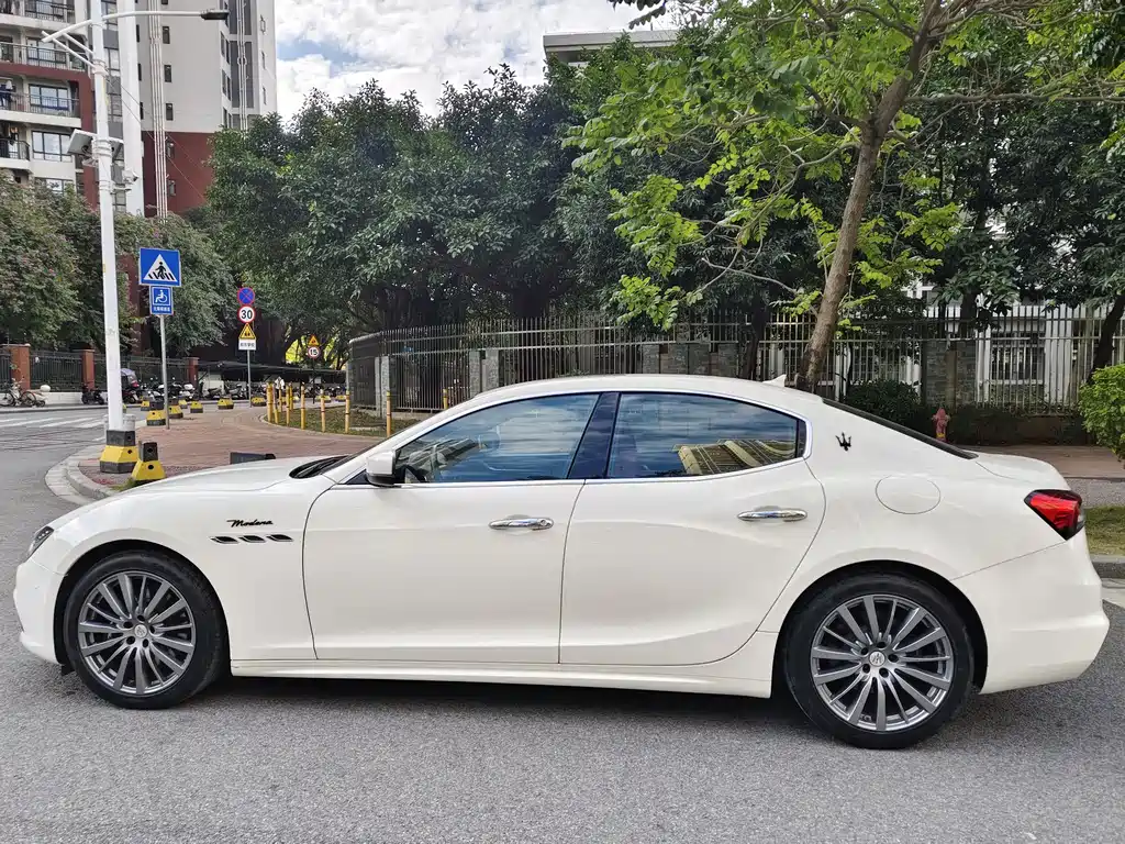 MASERATI GHIBLI