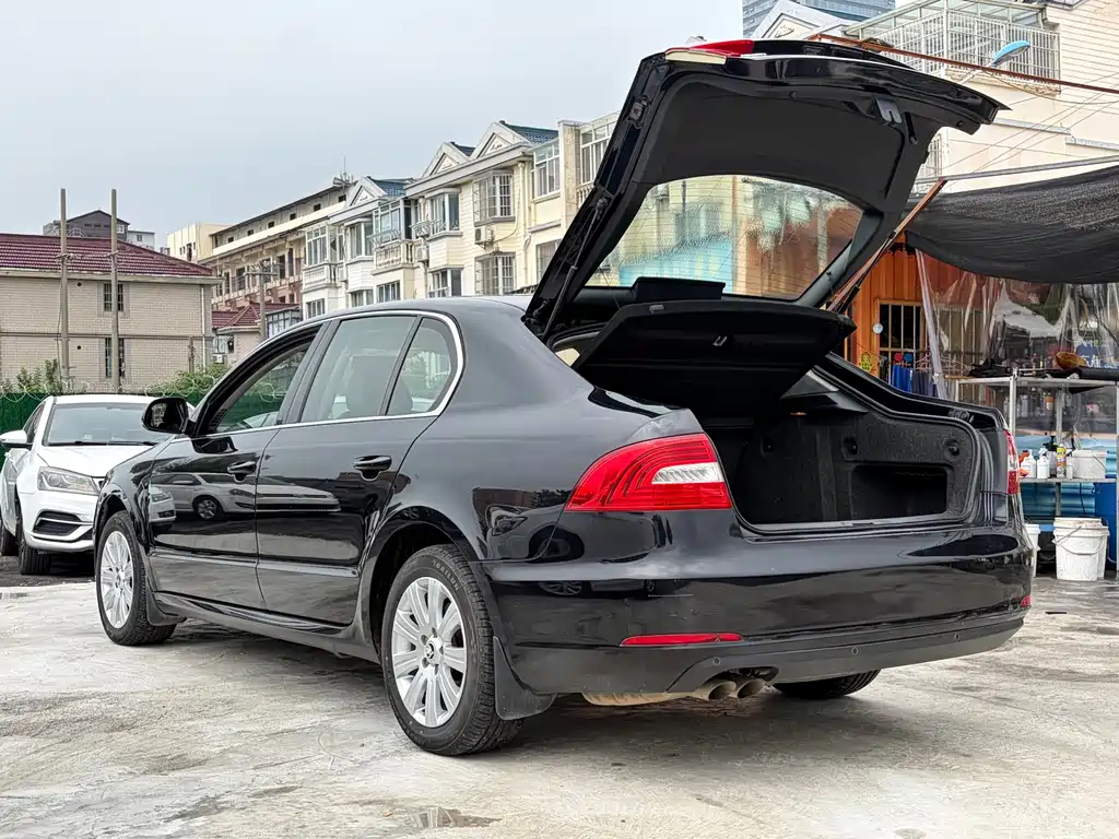 Skoda Superb — миниатюра 7