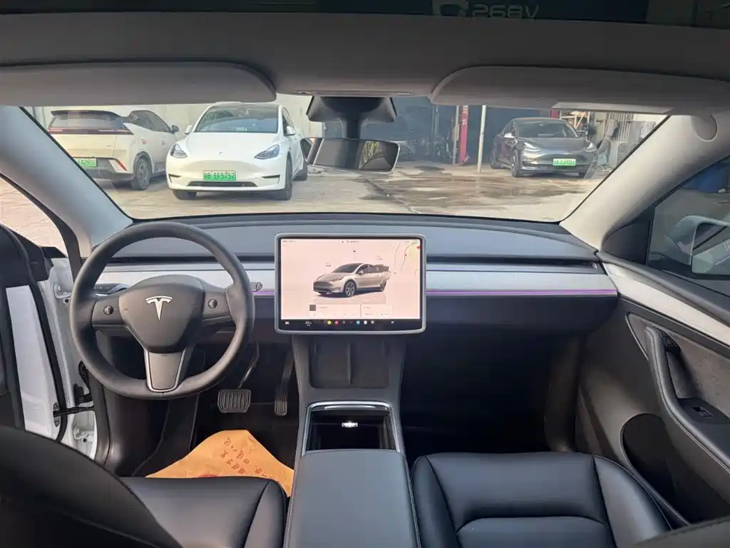 TESLA MODEL Y