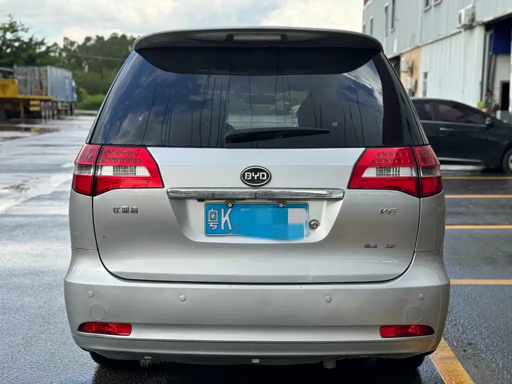 BYD M6 — миниатюра 3