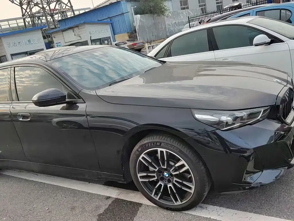 BMW 5 Series — миниатюра 3