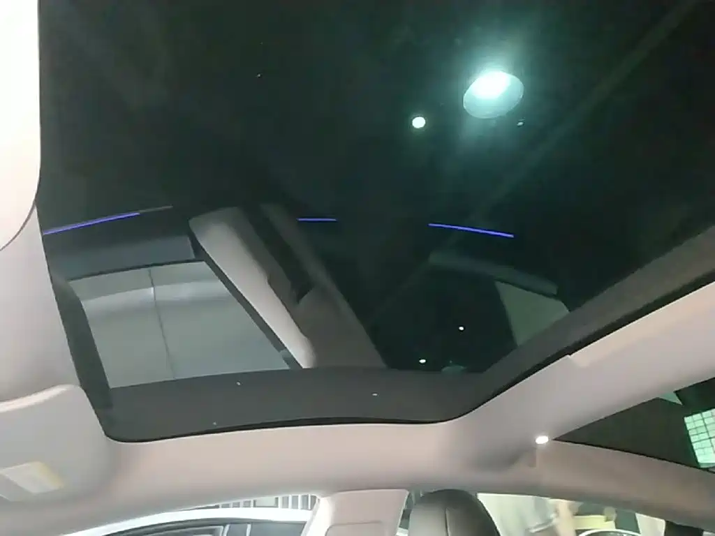 Tesla Model 3 — миниатюра 18