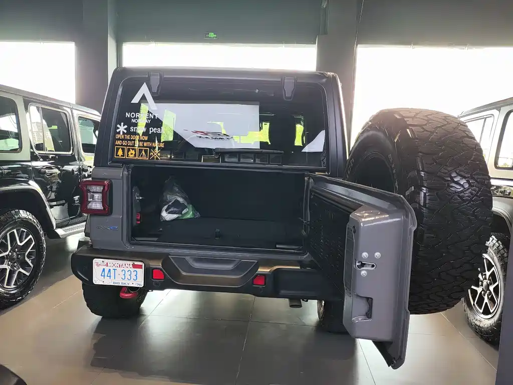 Jeep Wrangler PHEV — миниатюра 15