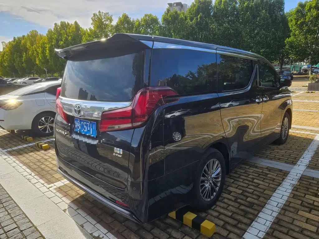 Toyota Alphard — миниатюра 6