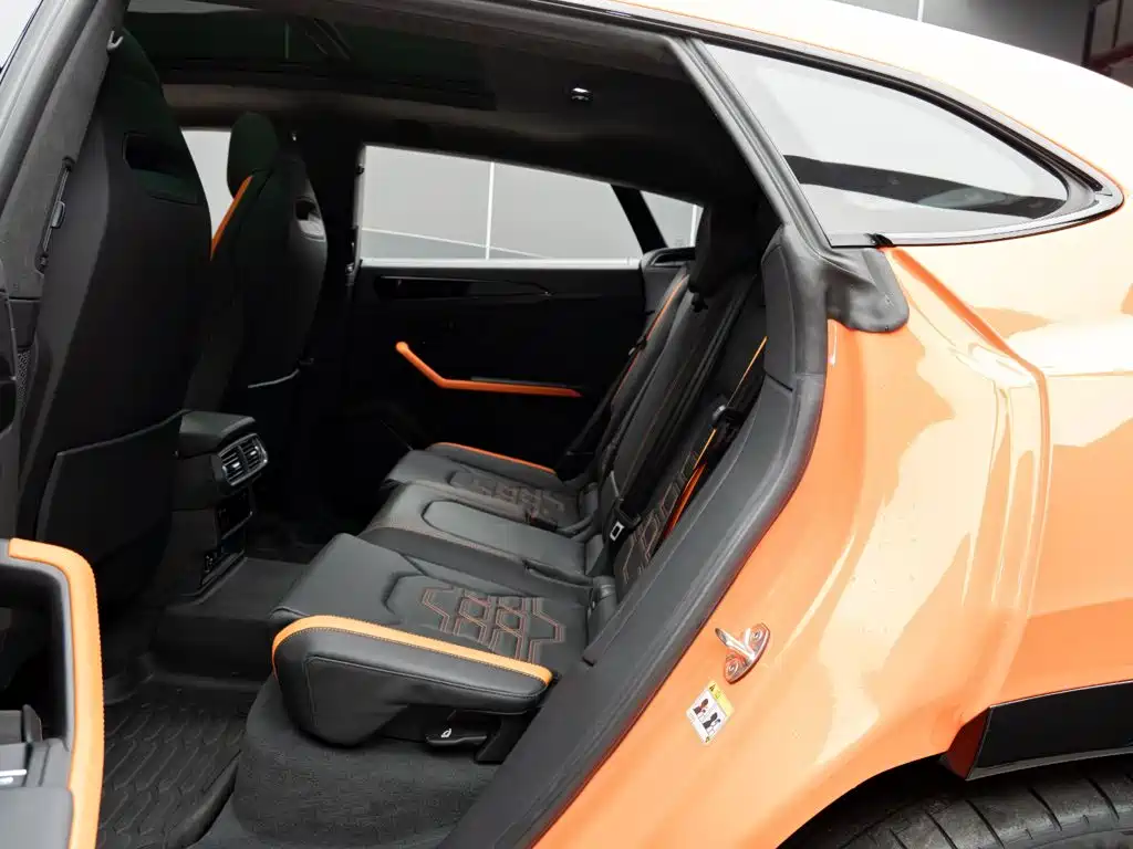 Lamborghini Urus SE — миниатюра 12