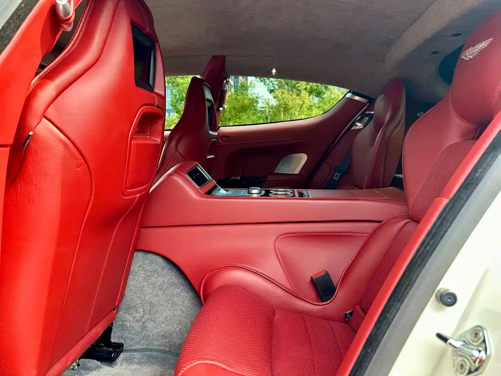 Aston Martin Rapide — миниатюра 8