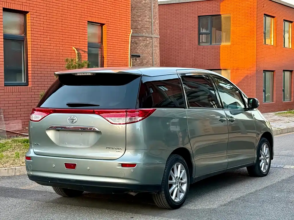 Toyota Previa — миниатюра 6