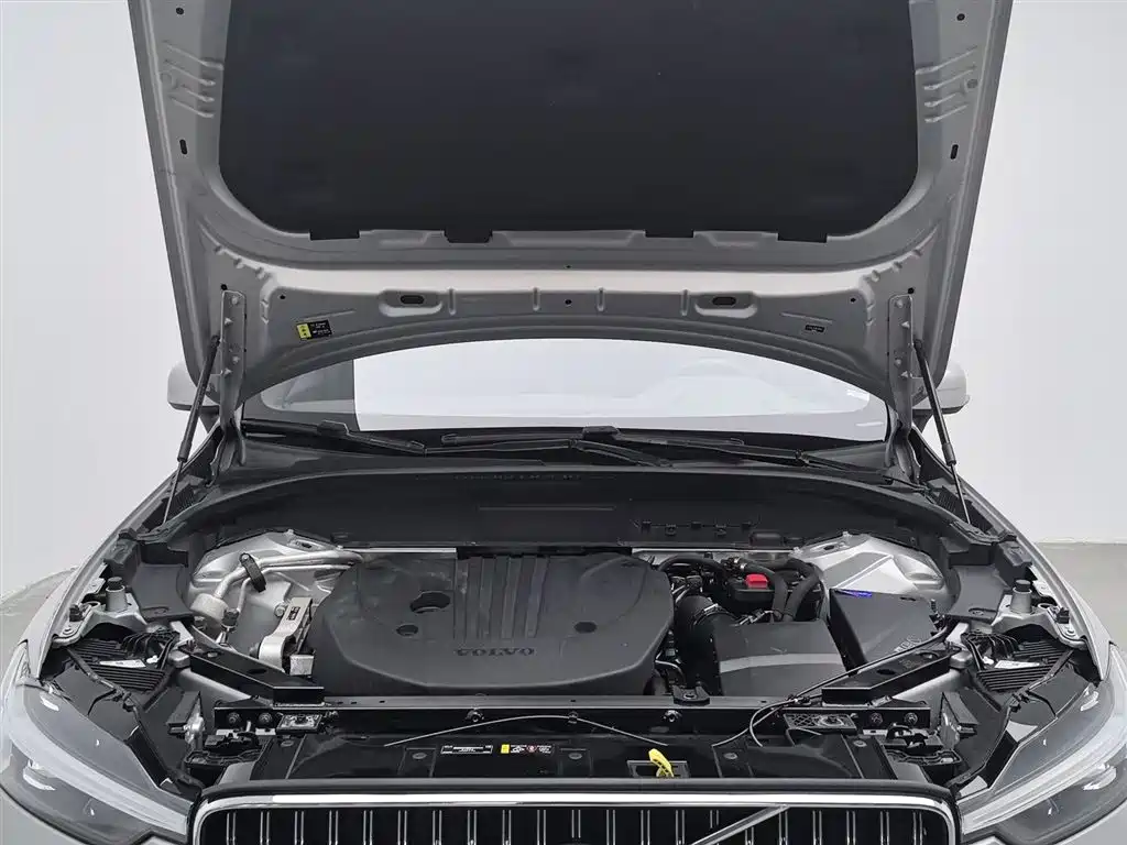Volvo XC60 2024 B5 Luxury