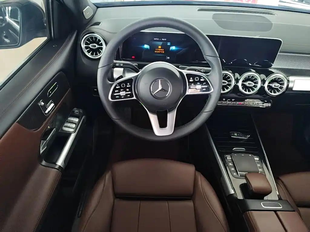 Mercedes-Benz GLB — миниатюра 10