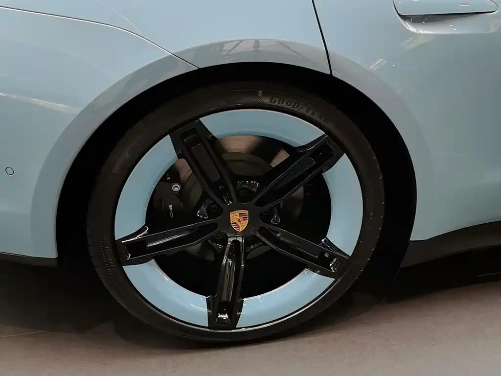 Porsche Taycan — миниатюра 7