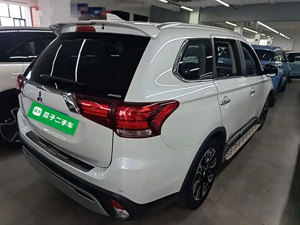 Mitsubishi Outlander — миниатюра 7