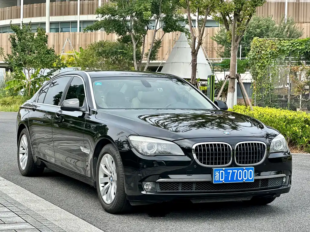 BMW 7 Series — миниатюра 3