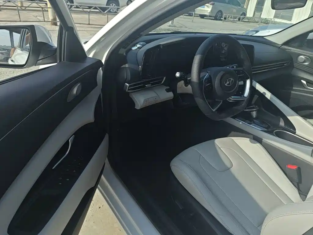 Hyundai Elantra — миниатюра 15